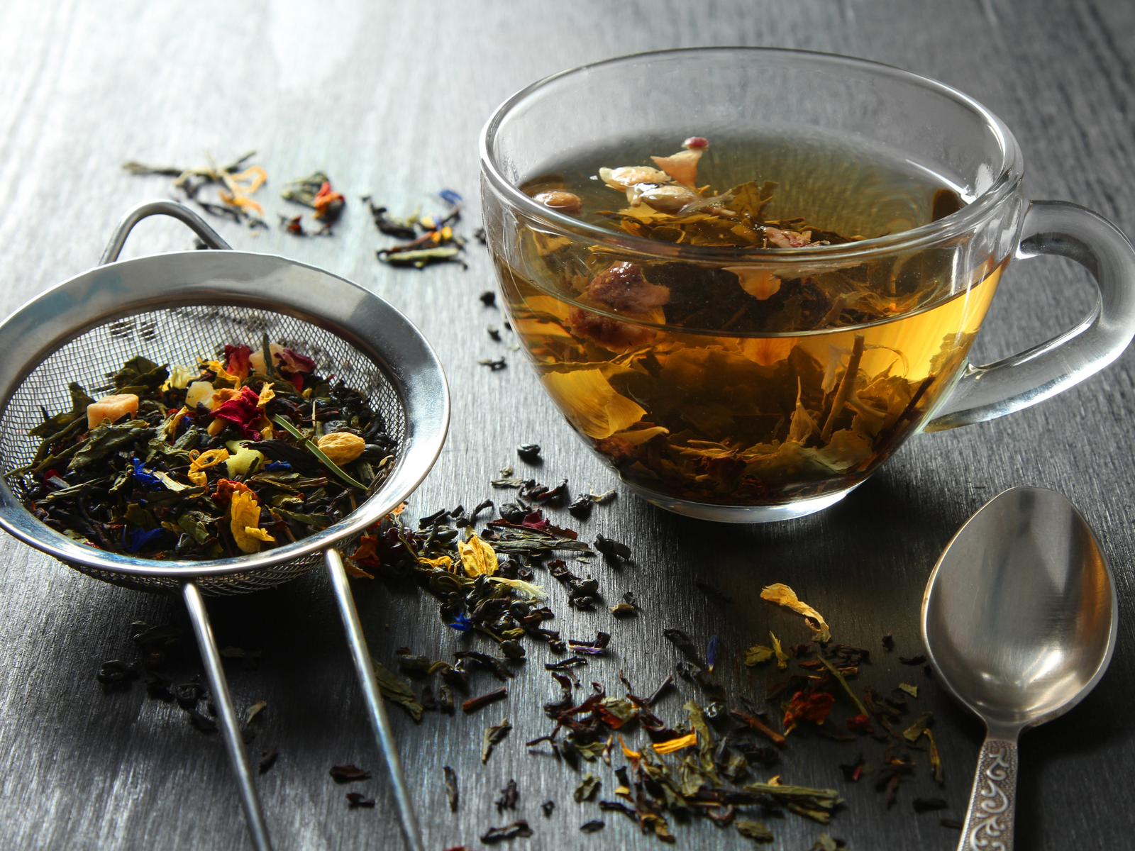 Macro whole nettle leaf